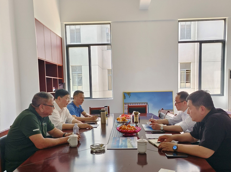 樂(lè)平市副市長(zhǎng)徐庭家來(lái)樂(lè)平萬(wàn)景眾創(chuàng)城項(xiàng)目現(xiàn)場(chǎng)實(shí)地調(diào)研